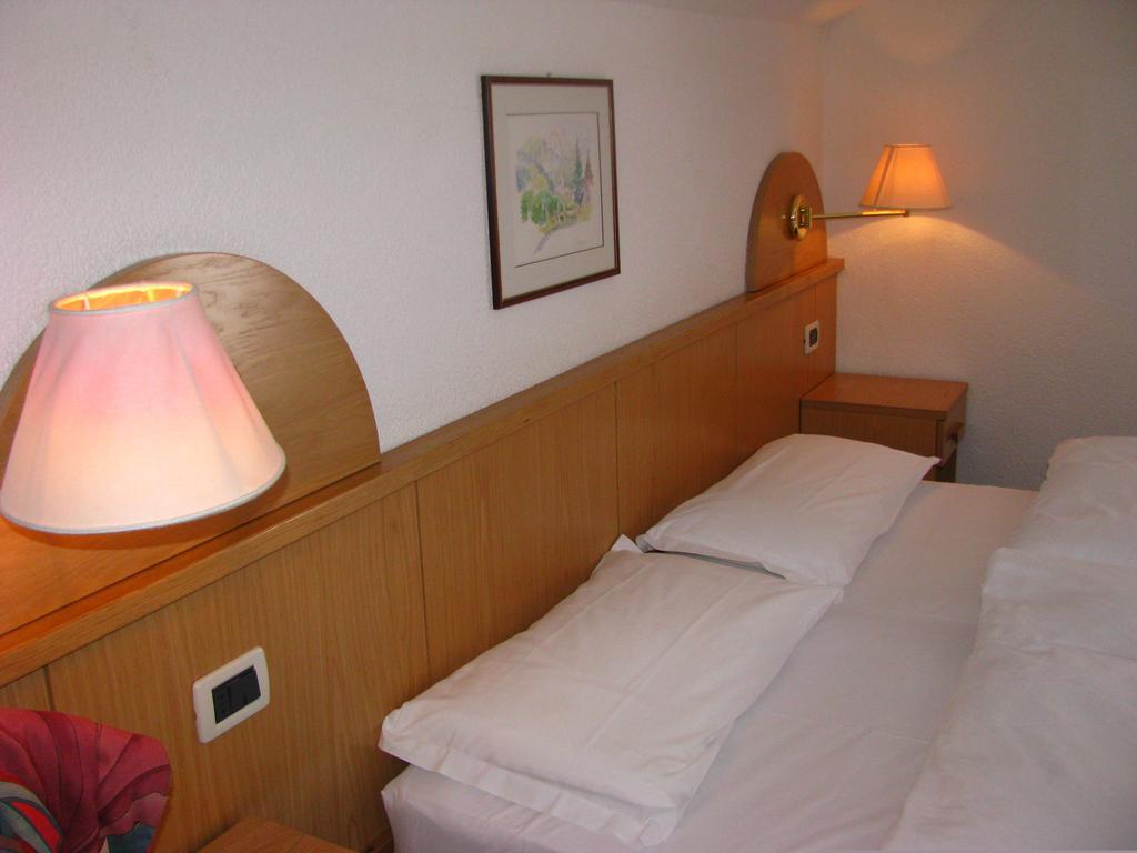 Hotel Nes Crepes Pozza di Fassa Quarto foto