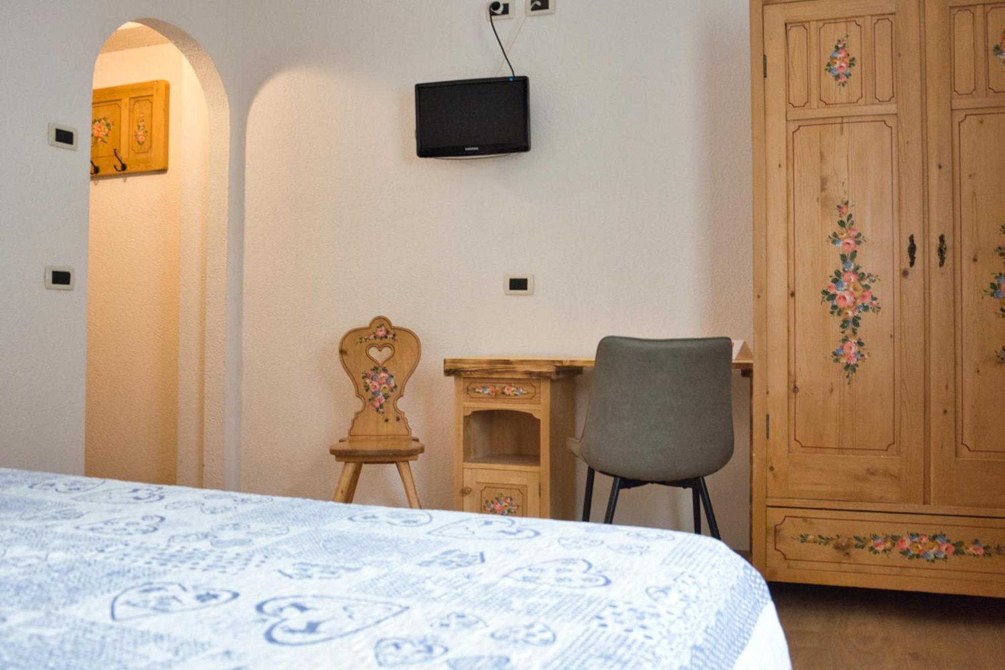 Hotel Nes Crepes Pozza di Fassa Quarto foto