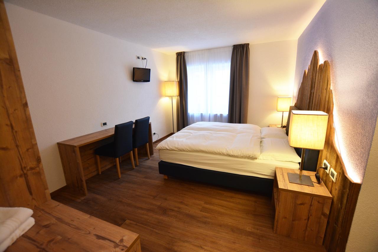 Hotel Nes Crepes Pozza di Fassa Exterior foto