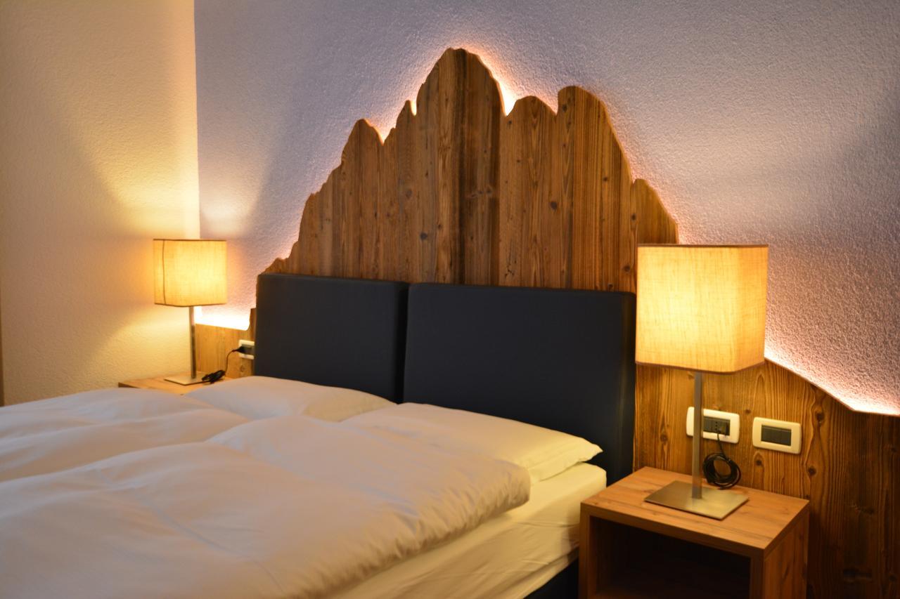 Hotel Nes Crepes Pozza di Fassa Exterior foto
