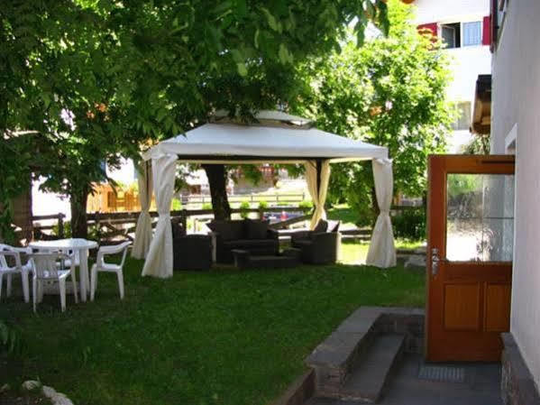 Hotel Nes Crepes Pozza di Fassa Exterior foto