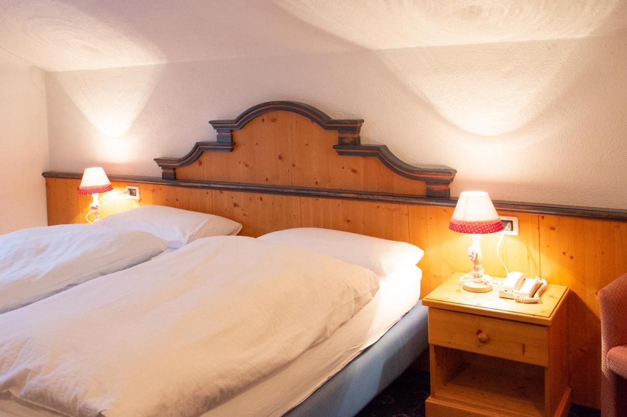 Hotel Nes Crepes Pozza di Fassa Exterior foto