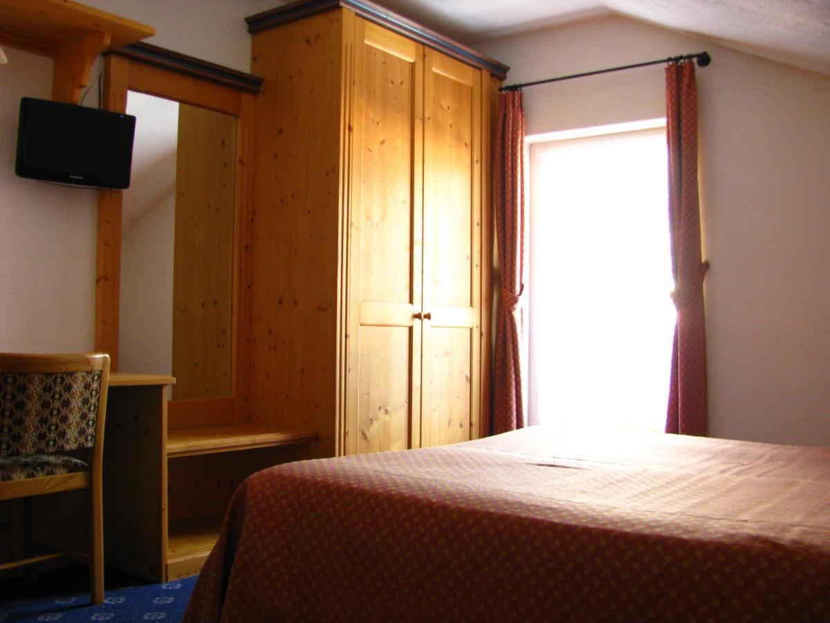 Hotel Nes Crepes Pozza di Fassa Quarto foto